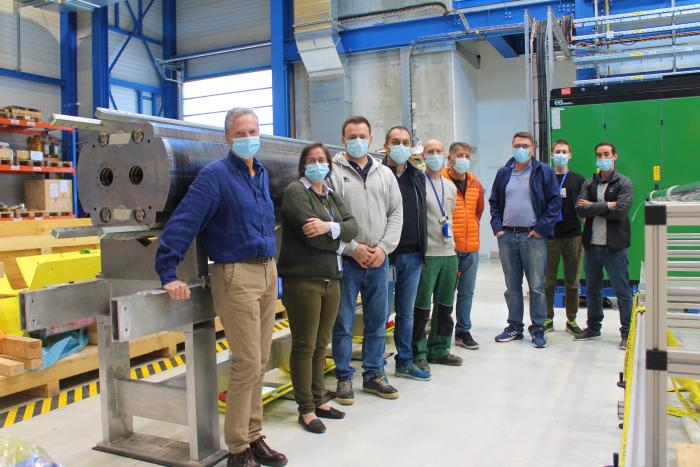 QUACO team and the Magnetic Measurements team in front of Elytt’s magnet (Image: I. Garcia Obrero)