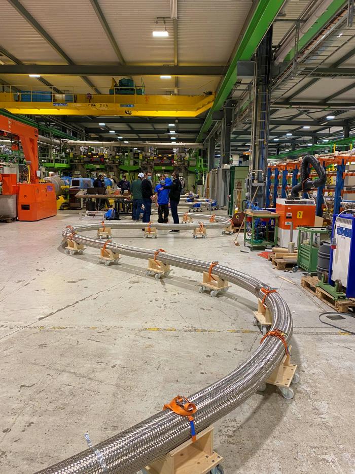 Handling the 62.5 m long |110| kA MgB2 power transmission line. (Image: CERN)