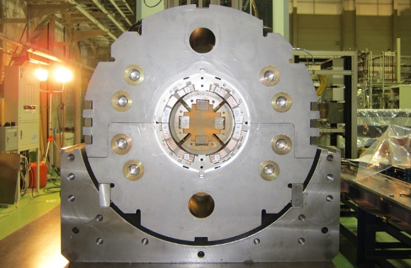 First test of the HL LHC separation dipole short model in KEK