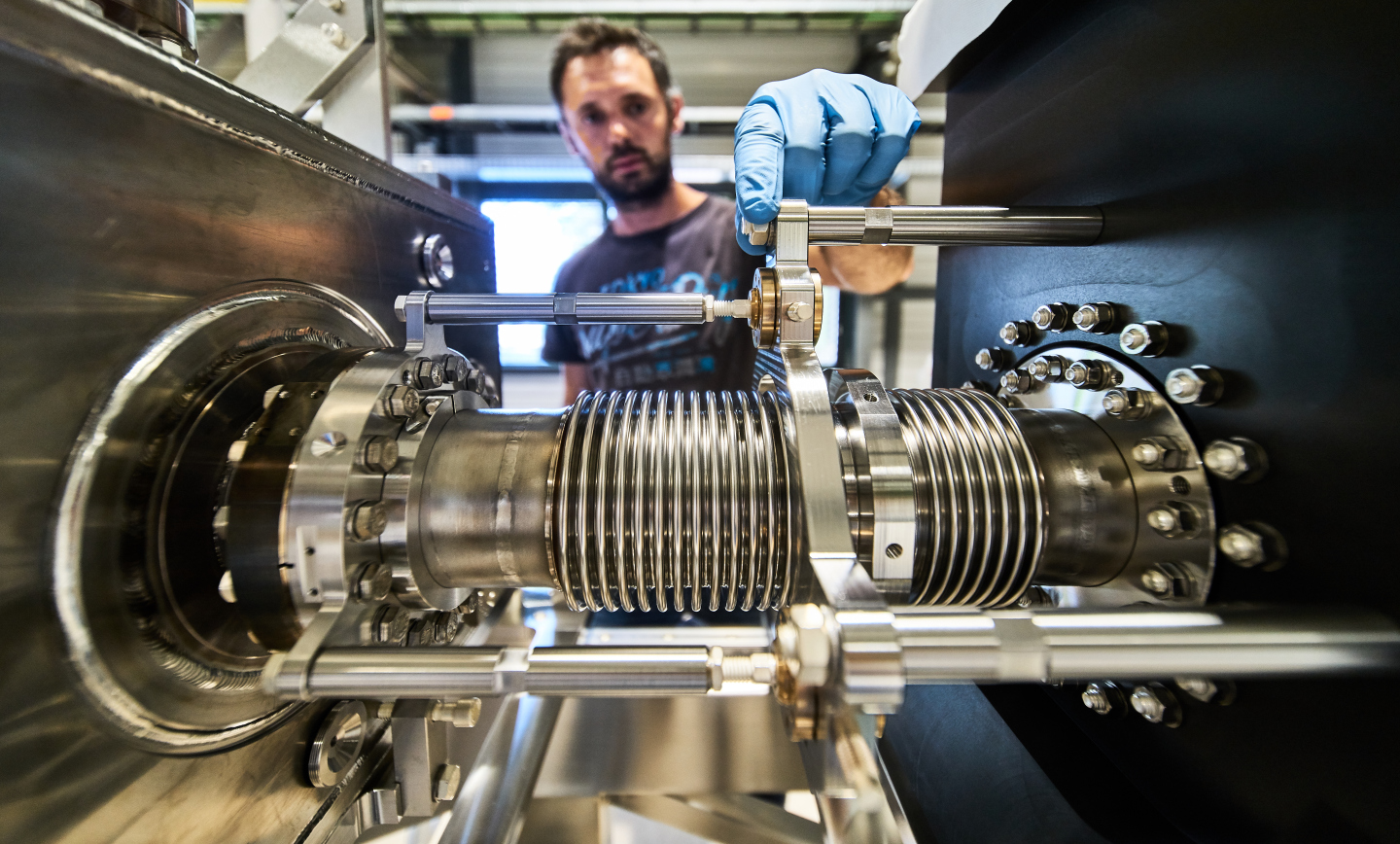 From first concept to the SPS: the challenge of the HL-LHC crab cavities cryomodules
