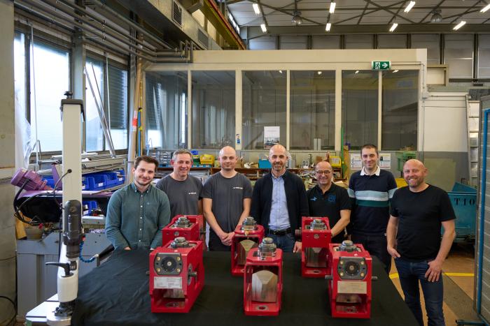 First batch of jacks for HL-LHC delivered at CERN