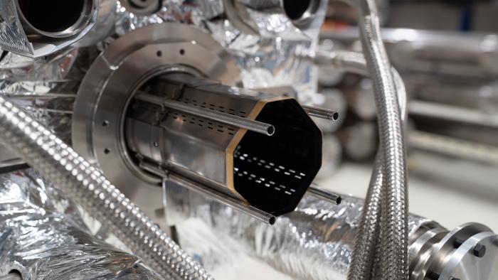 First novel beam screen inserted into a cold mass: first HL-LHC magnet nearly fully ready for the tunnel!